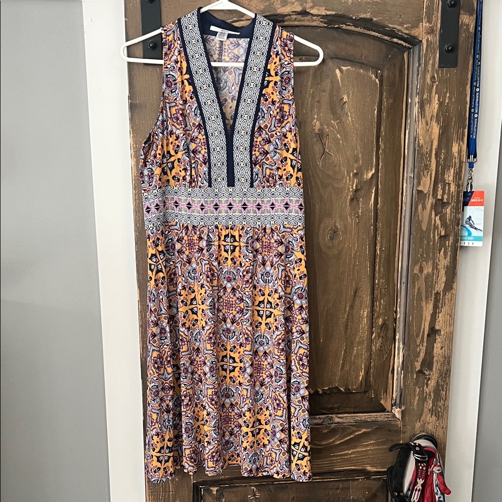 Vibrant Sleeveless Midi Dress with Navy and Orange Pattern